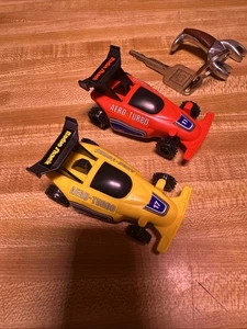 Radio Shack Speed Loop Battery Operated Slot Cars  60-2297 -CARS ONLY - - Picture 1 of 13