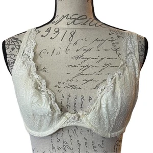 Victoria’s Secret Light Cream Lace Underwire Size 34D - Picture 1 of 2