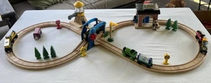 Thomas Friends Holz KONVOLUT MOTORWÄSCHE, SCHLEUDERBRÜCKE, SUDSY TRAIN ++ SEHR GUTER ZUSTAND - Bild 1 von 21