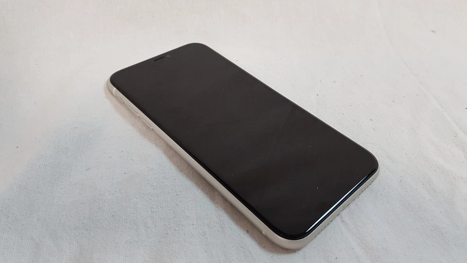 Apple iPhone 11 64GB Smart Phone Unlocked - Image 1 of 4