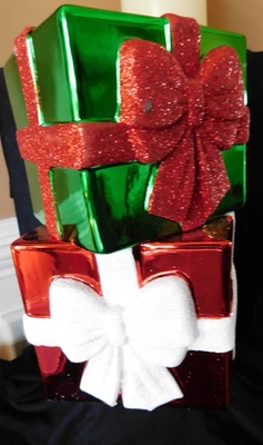 Bath & Body Works Stacked Christmas Presents Bow 3 Wick Pedestal Candle Holder - Image 1 of 4