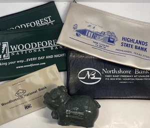 Lotto 6 pezzi salvadanaio in plastica riciclata e sacchetti deposito banca vinile - Foto 1 di 15