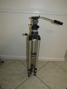 Professional Manfrotto Bogen Aluminum Tripod with CAMERA VIDEO Head MODEL 30/30A - Picture 1 of 11