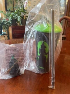 Wicked Elphaba AMC Exclusive Tasse mit Elphaba Topper Neu - Bild 1 von 3