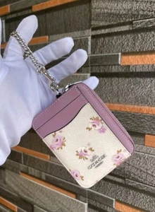 NUEVO CON ETIQUETAS Estuche para Tarjetas Coach CAU43 con Cremallera y Estampado Floral en Lona Cadena Correa para Muñeca - Imagen 1 de 3