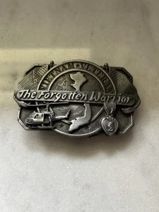 Fibbia cintura veterano del Vietnam il guerriero dimenticato vintage anni 80 - Foto 1 di 3