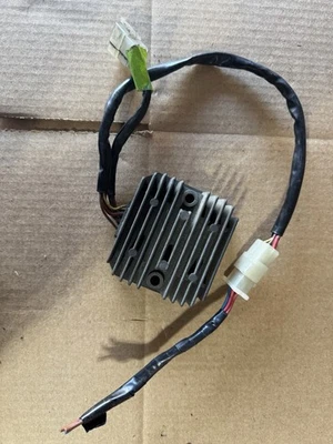 1982 Yamaha Virago XV920 R XV 920 R retificador regulador de tensão - Imagem 1 de 2