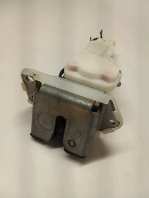 Actuador de bloqueo de pestillo de puerta de portón trasero Suzuki SX4 2007-2012 OEM 07-12 Foto 1 de 4