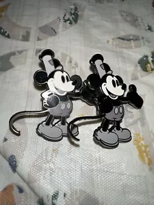 Disney Steamboat Willie Pin - Imagen 1 de 3