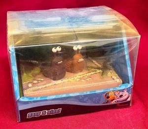 Figurina 2004 Aardman Gary e Nigel Creature Comforts The Garden nuova con scatola nuova con scatola - Foto 1 di 5