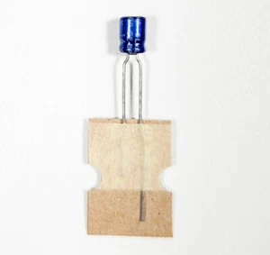 SMALL SIZE CAPACITOR 4.7uF/16V 85C ELNA -IDEAL FOR FLOPPY DISK DRIVE REPAIR 3pcs - Picture 1 of 3