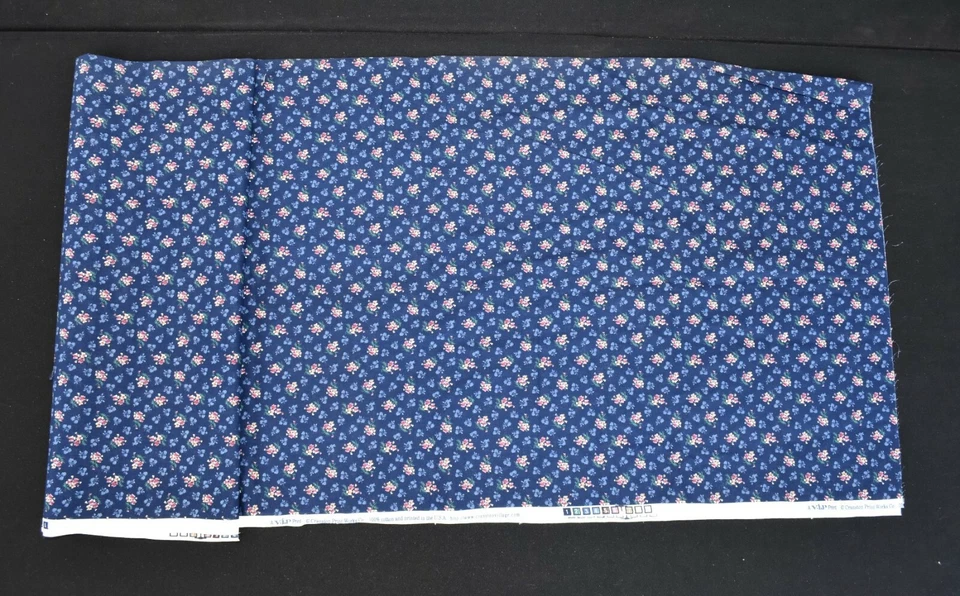 Tela de algodón VIP Cranston Print Works azul marino con flores púrpuras 44" x 2 yardas 16" Foto 1 de 4