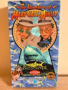 Adventures of Mary-Kate & Ashley - The Case of the Shark Encounter (VHS) - Picture 1 of 3