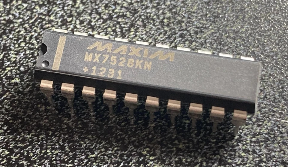 MAXIM MX7528KN ICs - Image 1 of 1