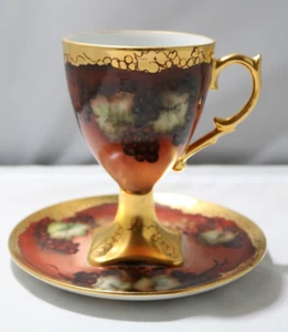 VINTAGE JAPAN SQUARE FOOTED CUP SAUCER HAND PAINTED GRAPES GOLD TRIM STUNNING - Imagen 1 de 10