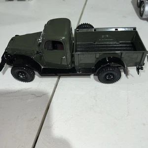 Danbury Mint 1:24 Diecast 1946 Dodge Power Wagon 4x4 Pickup Truck, Green - Picture 1 of 14