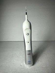 Braun Oral-B Tyes 3764 Bluetooth Triumph Professional Care Toothbrush (1) - Picture 1 of 3