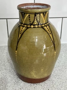 18cm STUDIO POTTERY OLIVE VASE YELLOW BROWN SLIPWARE DECORATION & 3 SEAL MARKS - Picture 1 of 8