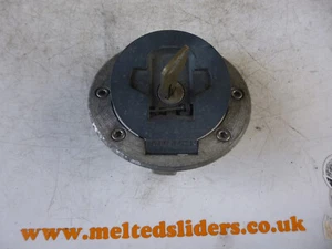 Suzuki GSXR 600 750 SRAD TL Locking Fuel Filler Cap Fillercap With Key - Picture 1 of 3