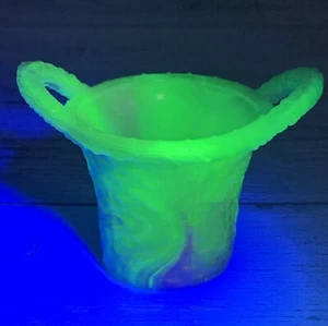 Vtg. Boyd Agate Glass Apple Basket Toothpick Holder UV Glow Marked B - Picture 1 of 9