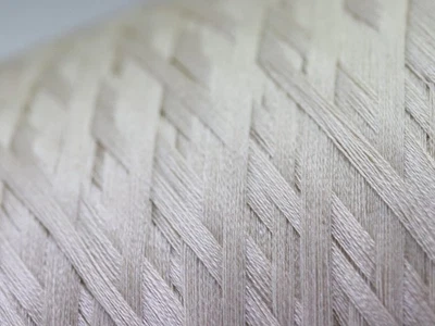 D01 250g REINE SEIDE / 100% PURE SILK NATUR (4,4) Wolle Strick Garn - Bild 1 von 4