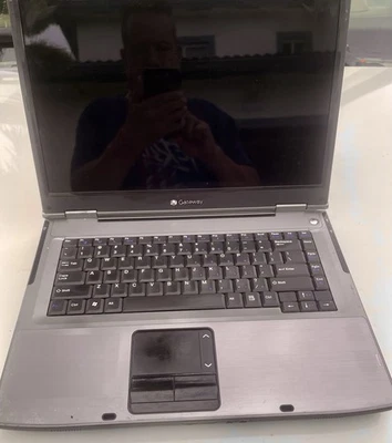 Portátil Gateway MA7 15,5" de colección - para piezas Foto 1 de 4