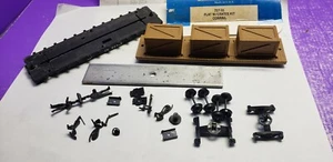 INCOMPLETE MANTUA "HEAVIES" 727-31 Conrail Flat Car W/ Crates Kit INCOMPLETE  - Picture 1 of 10