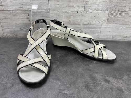 Scarpe donna Ecco sandali con zeppa e cinturino in pelle verniciata bianco avorio 9 5 M