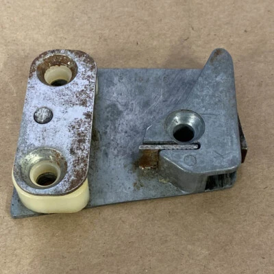 Placa de golpeador de puerta derecha Daimler Jaguar tipo S original años 60 3 11545 6 OEM Foto 1 de 4