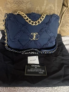 Chanel 19 - Picture 1 of 9