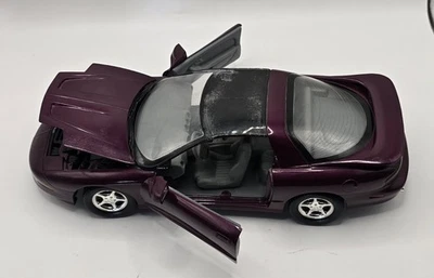 ERTL 1:18 1996 Pontiac Firebird литая модель автомобиля фиолетовый с открывающимися дверями - Изображение 1 из 4