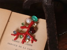 Broche Pin Art Nouveau Branche Corail Email Rouge Perle Vert Blanc Bleu XZ2