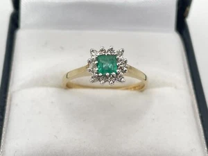 9ct Gold Hallmarked Emerald & Diamond Cluster Ring. Goldmine Jewellers. - Picture 1 of 7