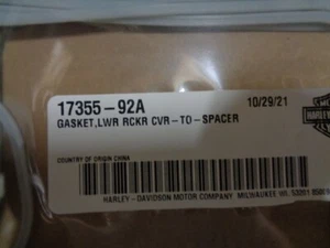 Nuevo de Lote Antiguo Harley Davidson Lote de 1 Junta Cubierta Balancín Inferior a Espaciador 17355-92A - Imagen 1 de 2