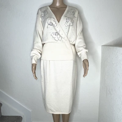 Antigo Conjunto de Saia Suéter St. John by Marie Cinza Santana Malha Tamanho 10 Creme - Imagem 1 de 4