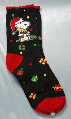 NEW Ankle Size 4-10 Womens Snoopy Woodstock Christmas Socks - NO TAGS - Image 1 of 3