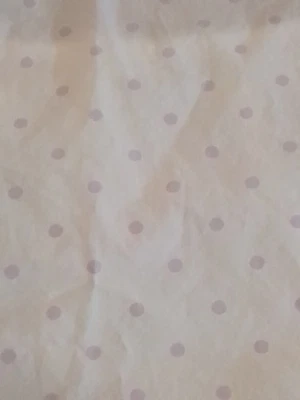 Sábana ajustable Pottery Barn para cuna/cama para niños pequeños puntos lila púrpura claro Foto 1 de 4