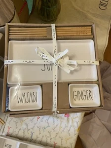 Rae Dunn Sushi Wasabi und Ingwer Tabletts Set mit Essstäbchen Keramik und Holz. Neu - Bild 1 von 1