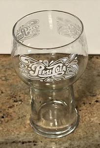 "Vidrio para beber Pepsi Cola de 16 oz vintage de la década de 1970 con pergaminos blancos y letras 6""" - Imagen 1 de 15