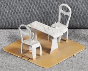 Juego de asientos mesa Märklin 2677 + 2 sillas chapa de 1936 muy bueno a escala 0 + 1 - Imagen 1 de 1