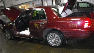 Radiator Fits 06-11 CROWN VICTORIA 1396689 - Изображение 1 из 4