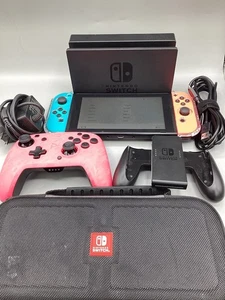 Nintendo Switch Con Docking Station Controller Extra E Custodia per il Trasporto - Foto 1 di 4