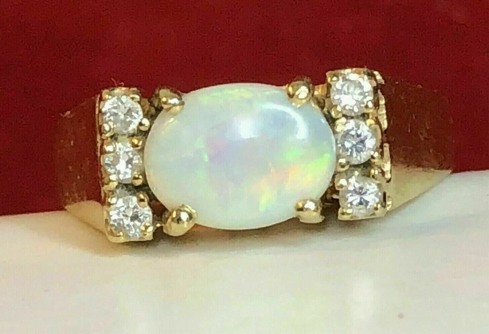 Anillo de compromiso vintage de diamantes de ópalo de fuego de 2,20 quilates enchapado en oro amarillo de 14 quilates Foto 1 de 4