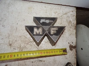 Monogramme insigne Embleme Massey Fergusson ? voiture ancienne 9425 - Picture 1 of 2