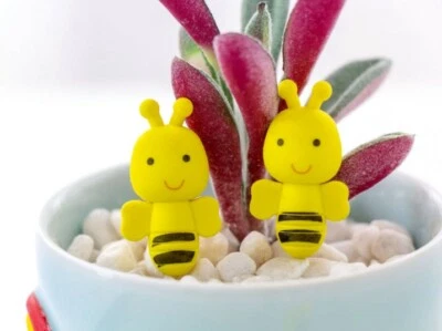 4  x Novelty Bee  shape Removable Eraser Rubber Loot Party Bag Filler Stocking - Image 1 of 4