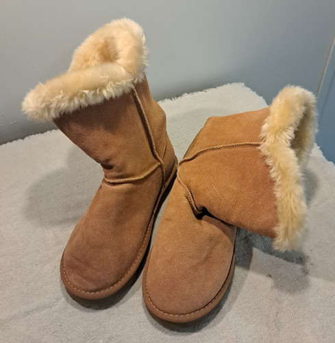 Stivali UGG Australia donna Bailey con bottoni taglia 9 marrone castagna marrone pelliccia invernale