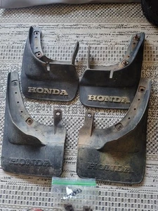 Honda Accord 1981-83 sedán guardabarros delanteros y traseros protectores contra salpicaduras OEM - Imagen 1 de 2