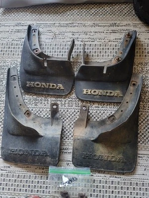 Honda Accord 1981-83 sedán guardabarros delanteros y traseros protectores contra salpicaduras OEM Foto 1 de 2