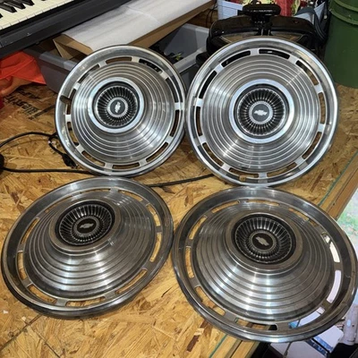 Juego de cuatro tapacubos Chevrolet Chevelle 1966 66 cubiertas de rueda tapacubos 14" OEM  Foto 1 de 4