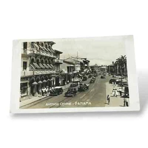 Postkarte RPPC Avenida Central Panama City Panama Lucky Strike Schild alte Autos A2 - Bild 1 von 2